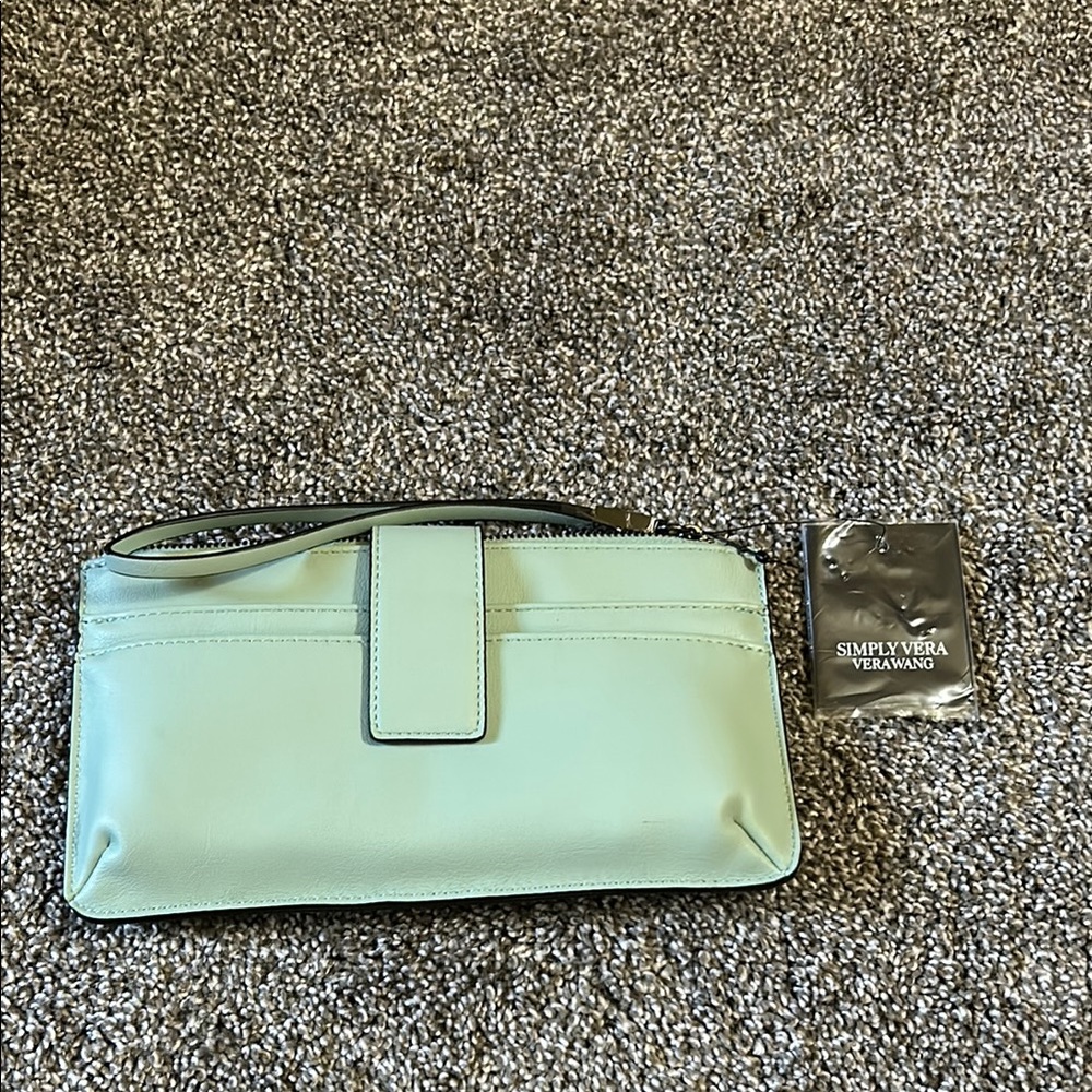 NWT Simply Vera Vera Wang Mint Wristlet